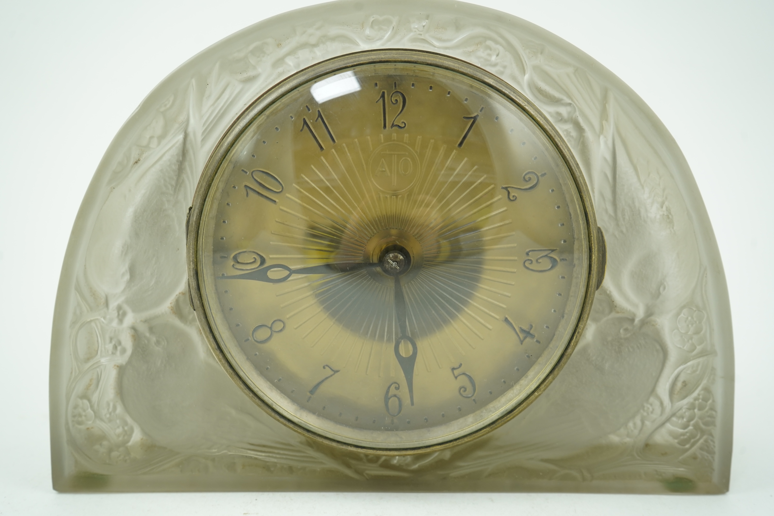 René Lalique for ATO: A ‘Moineaux’ glass mantel clock